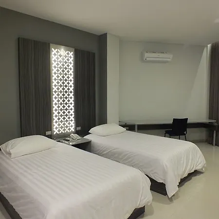 Studio Inn & Suites-3