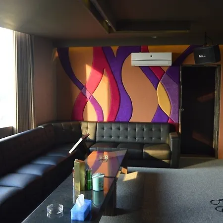 Studio Inn & Suites-2